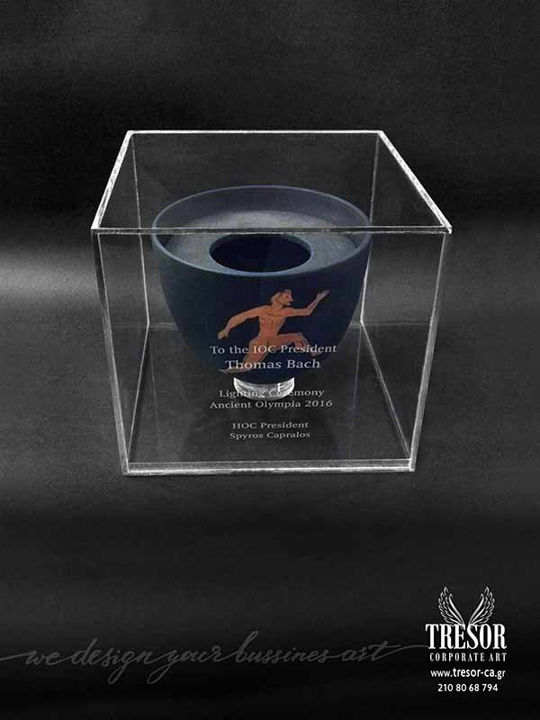 Tresor Corporate Art αναμνηστικά σύνθετα χειροποίητα προσωποποιημένα  βραβεία δώρα από κρύσταλλο plexiglas πλεξιγκλας ξύλο μέταλλο με χάραξη με laser router εκτύπωση UV